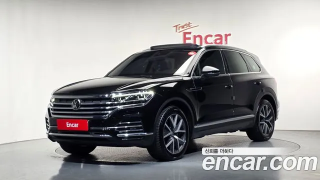 Volkswagen Touareg 2023 — photo 1