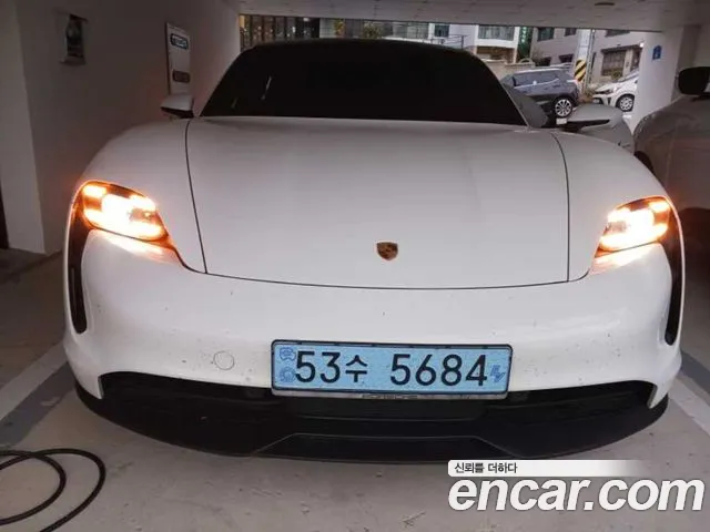 Porsche Taycan 2021 — photo 1