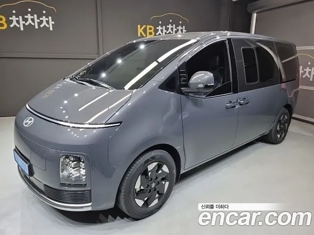 Hyundai Staria 2027 — photo 1