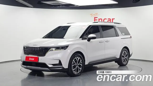 Kia Canival 2023 — photo 1