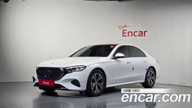Mercedes-Benz E-Class 2025 — photo 1