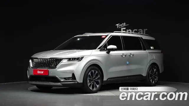 Kia Canival 2023 — photo 1