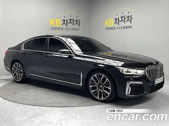 BMW 7-Series 2022 — photo 1