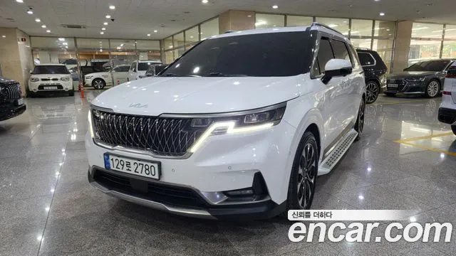 Kia Canival 2023 — photo 1