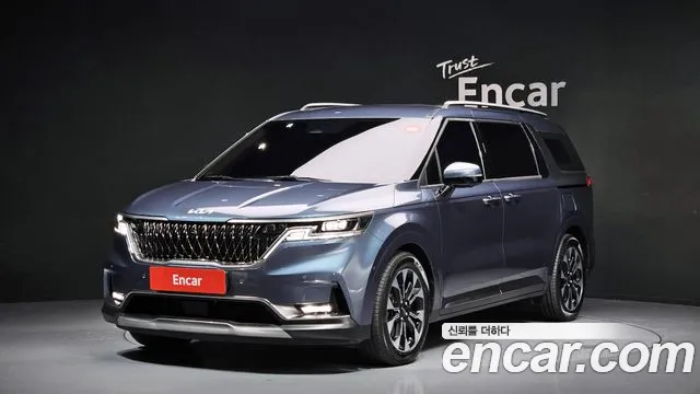 Kia Canival 2023 — photo 1