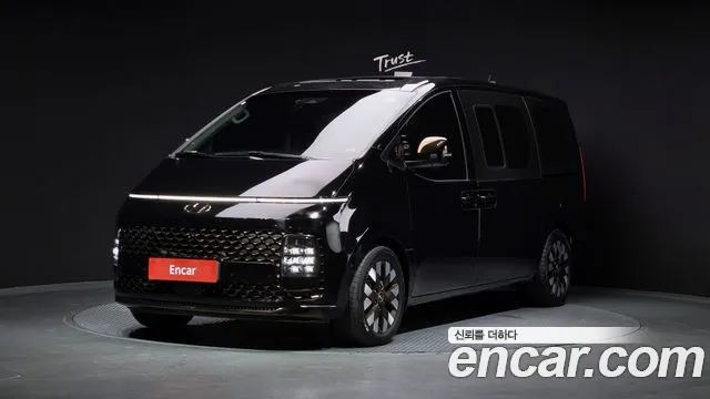 Hyundai Staria 2022 — photo 1