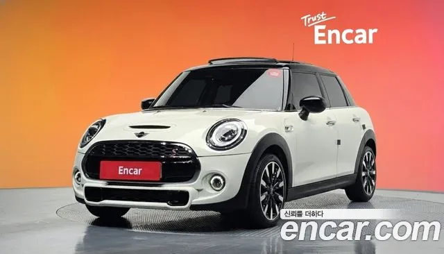 Mini Cooper 2020 — photo 1