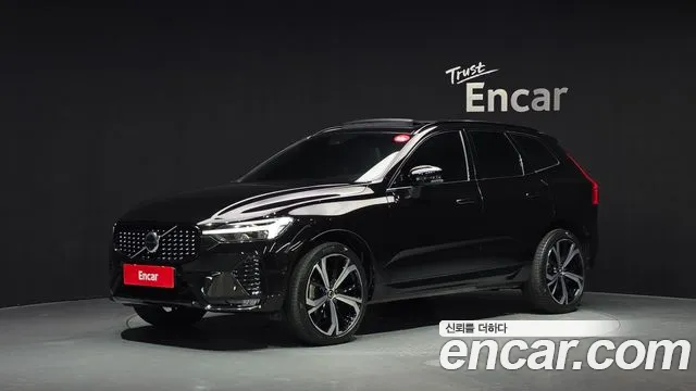 Volvo XC60 2022 — photo 1
