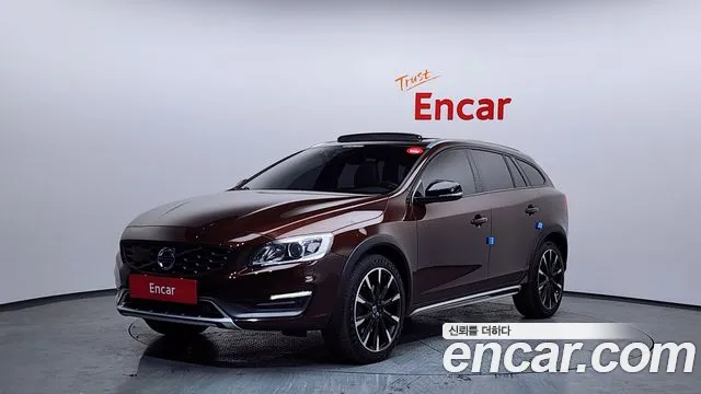 Volvo V60 2016 — photo 1