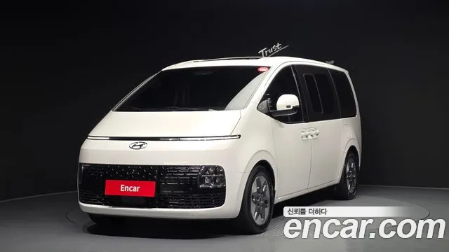 Hyundai Staria 2022 — photo 1