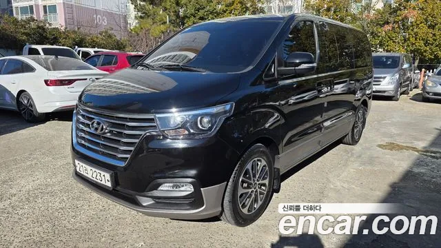 Hyundai Starex 2018 — photo 1