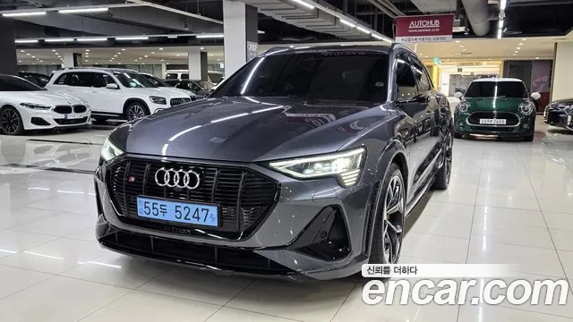 Audi e-tron 2022 — photo 1