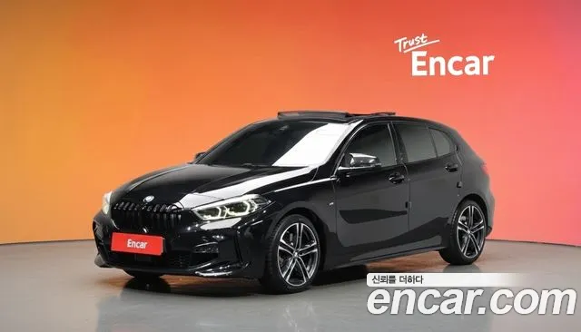 BMW 1-Series 2022 — photo 1