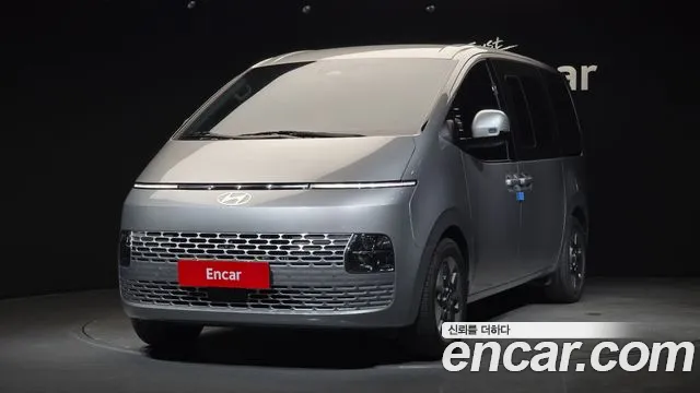Hyundai Staria 2025 — photo 1