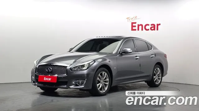 Infiniti Q70 2018 — photo 1