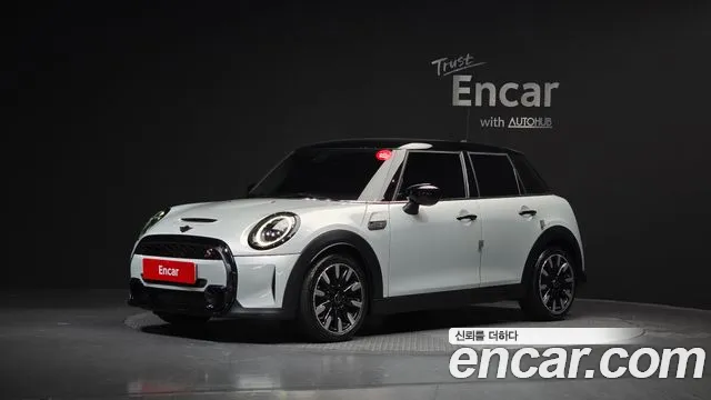 Mini Cooper 2022 — photo 1