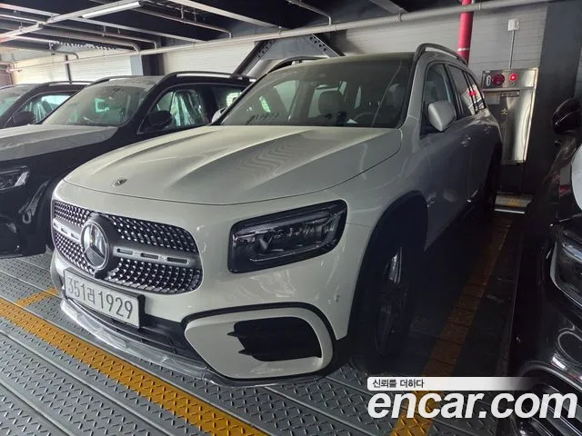 Mercedes-Benz GLB-Class 2025 — photo 1