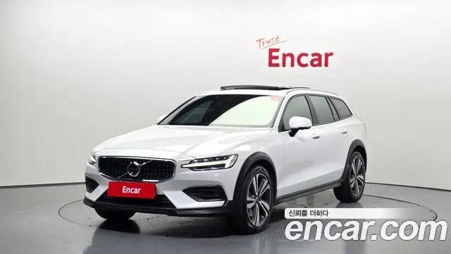 Volvo V60 2020 — photo 1