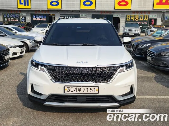 Kia Canival 2023 — photo 1