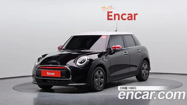 Mini Cooper 2022 — photo 1