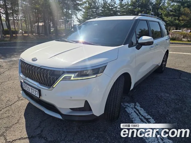 Kia Canival 2021 — photo 1