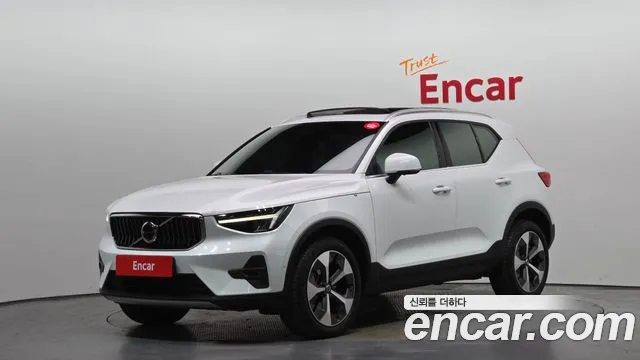 Volvo XC40 2023 — photo 1