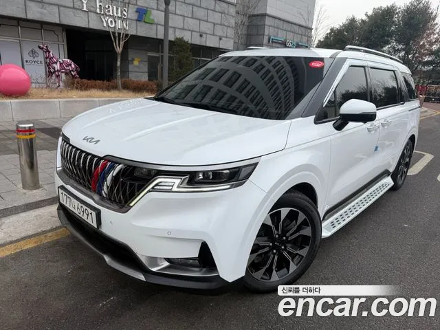 Kia Canival 2023 — photo 1