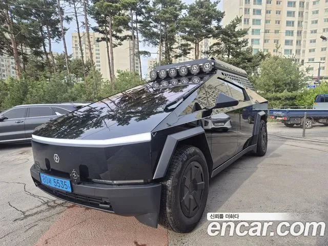 Tesla Cybertruck 2024 — photo 1