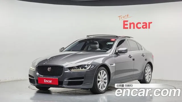 Jaguar XE 2016 — photo 1