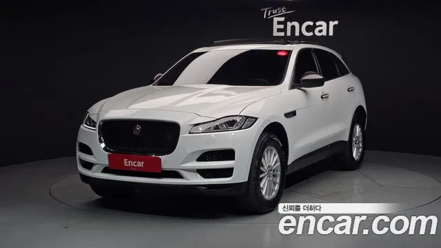Jaguar F-PACE 2018 — photo 1