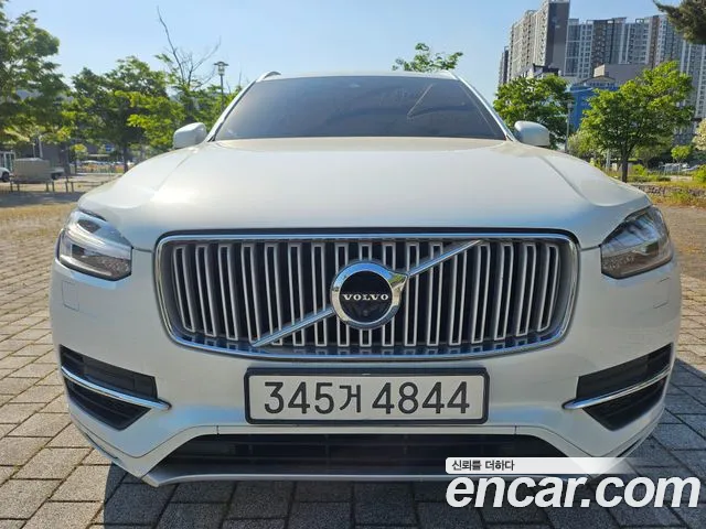 Volvo XC90 2018 — photo 1