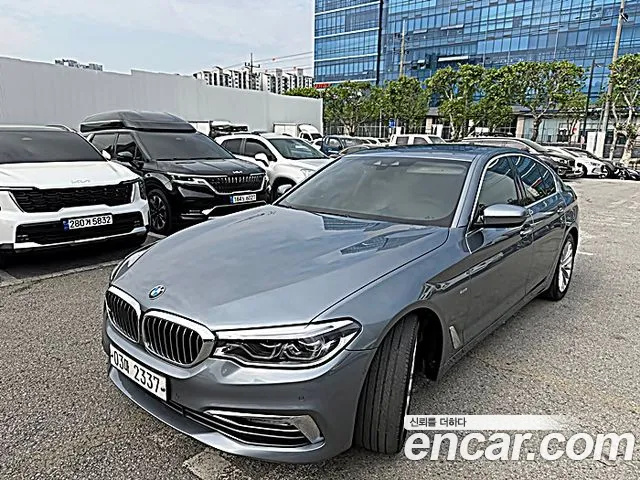 BMW 5-Series 2018 — photo 1