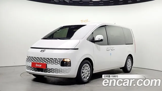 Hyundai Staria 2022 — photo 1