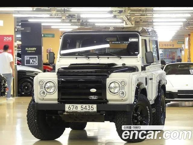 Land Rover Defender 2010 — photo 1