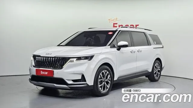 Kia Canival 2023 — photo 1