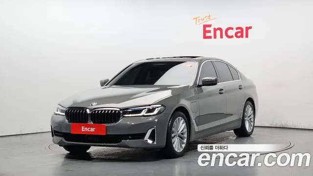 BMW 5-Series 2021 — photo 1