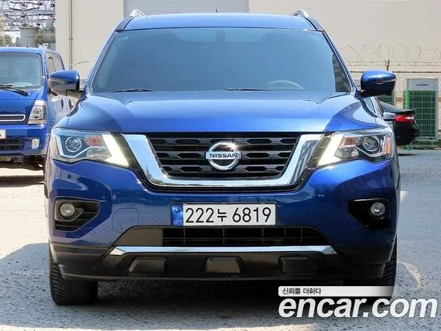 Nissan Pathfinder 2017 — photo 1