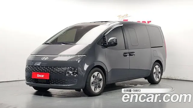Hyundai Staria 2025 — photo 1