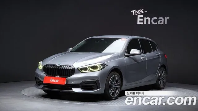 BMW 1-Series 2022 — photo 1
