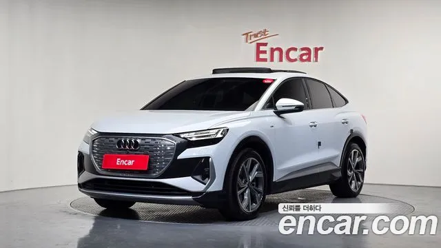 Audi Q4 e-tron 2022 — photo 1