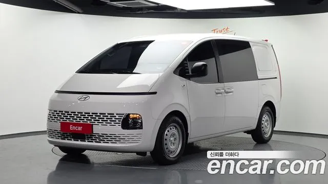 Hyundai Staria 2025 — photo 1