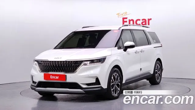 Kia Canival 2023 — photo 1