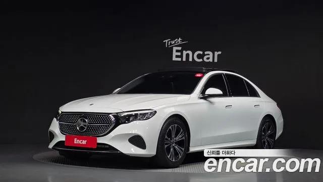 Mercedes-Benz E-Class 2025 — photo 1