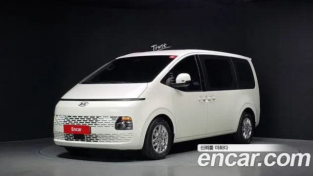 Hyundai Staria 2023 — photo 1