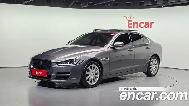 Jaguar XE 2018 — photo 1