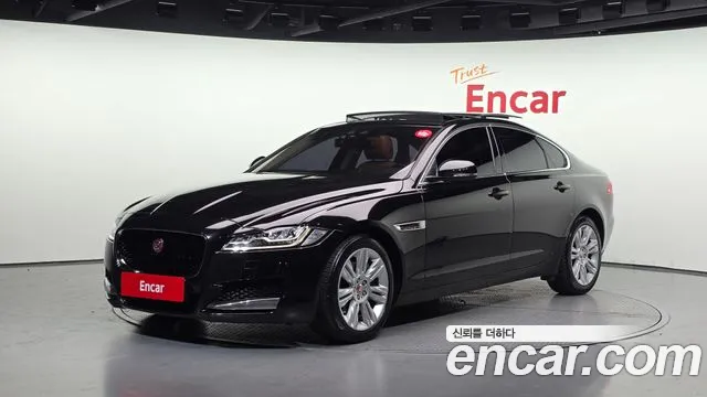Jaguar XF 2017 — photo 1