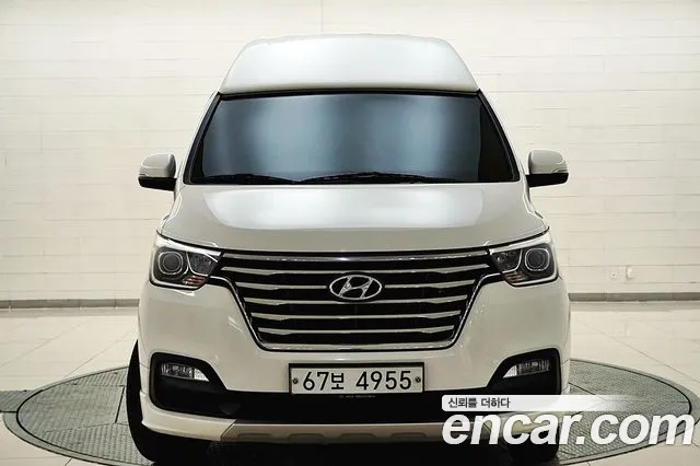 Hyundai Starex 2019 — photo 1