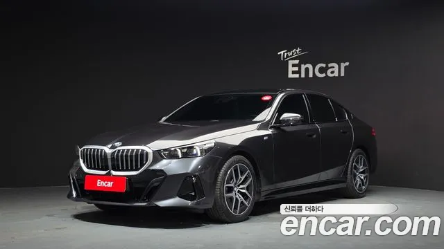 BMW 5-Series 2025 — photo 1