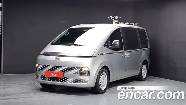 Hyundai Staria 2022 — photo 1