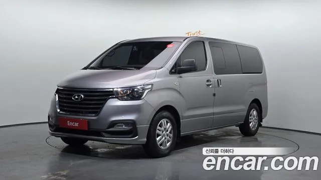 Hyundai Starex 2019 — photo 1